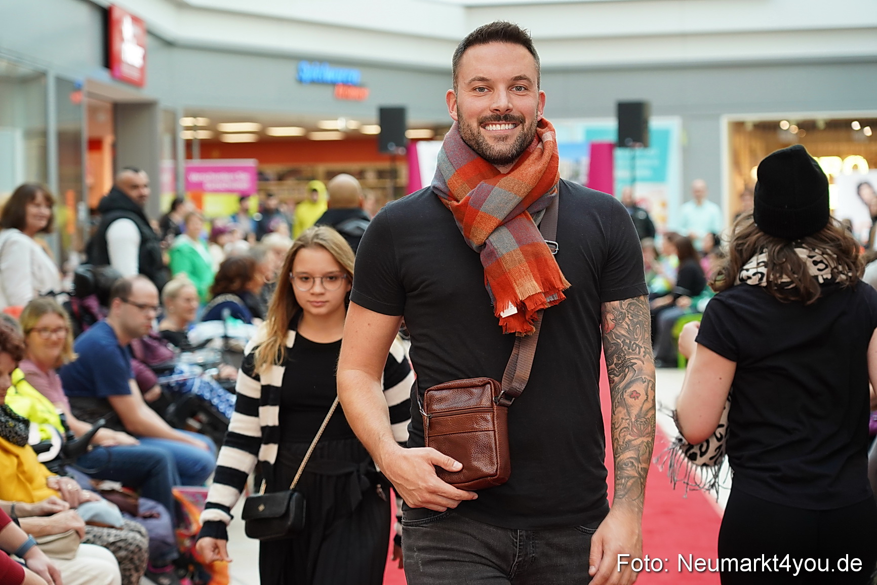 Herbstmodenschau NeuerMarkt 2024 0103