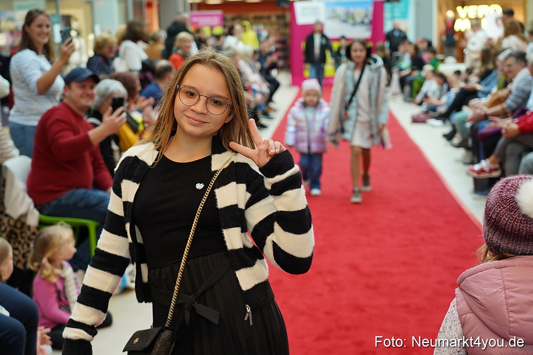 Herbstmodenschau NeuerMarkt 2024 0109