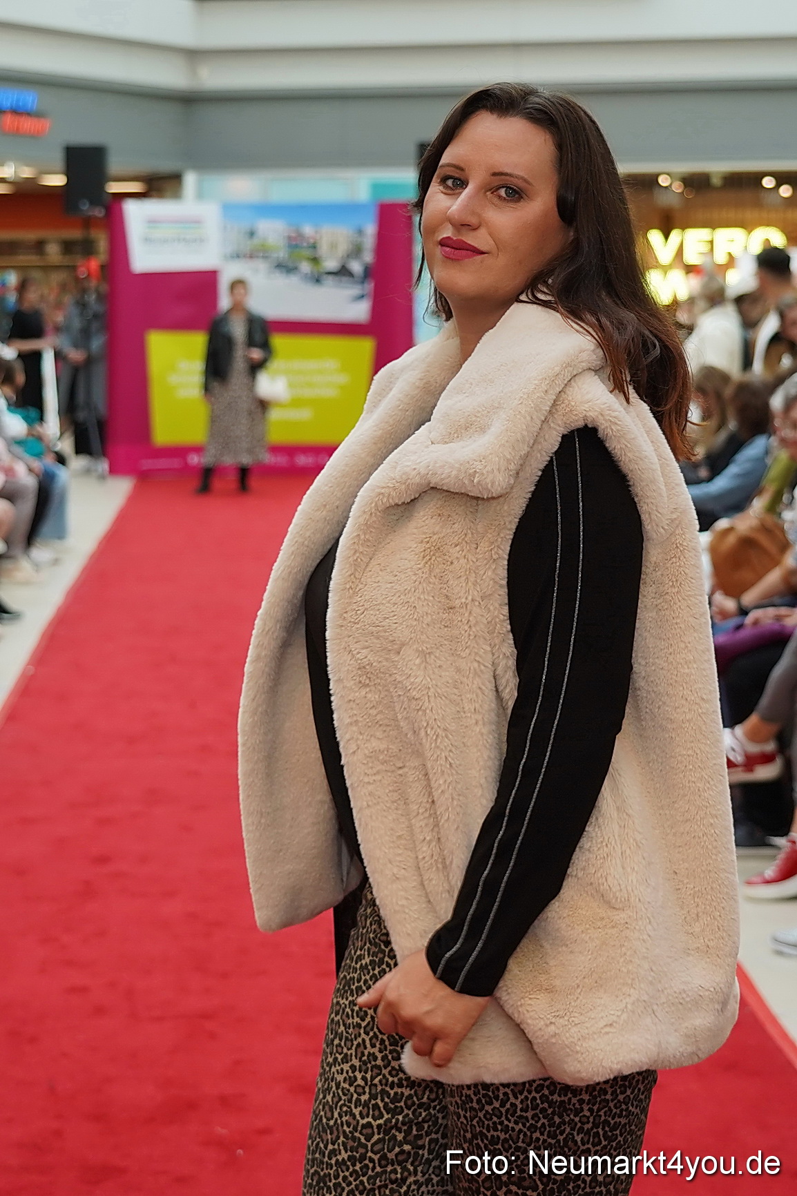 Herbstmodenschau NeuerMarkt 2024 0117