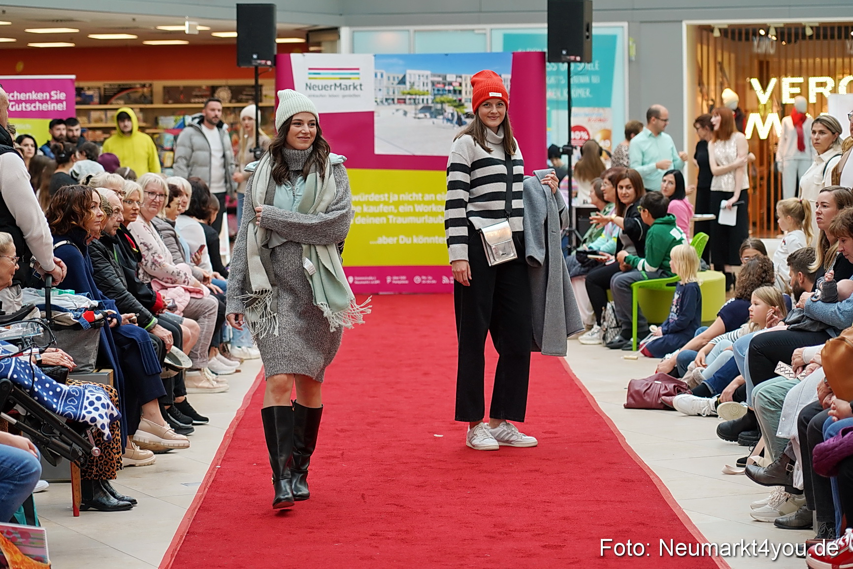 Herbstmodenschau NeuerMarkt 2024 0120