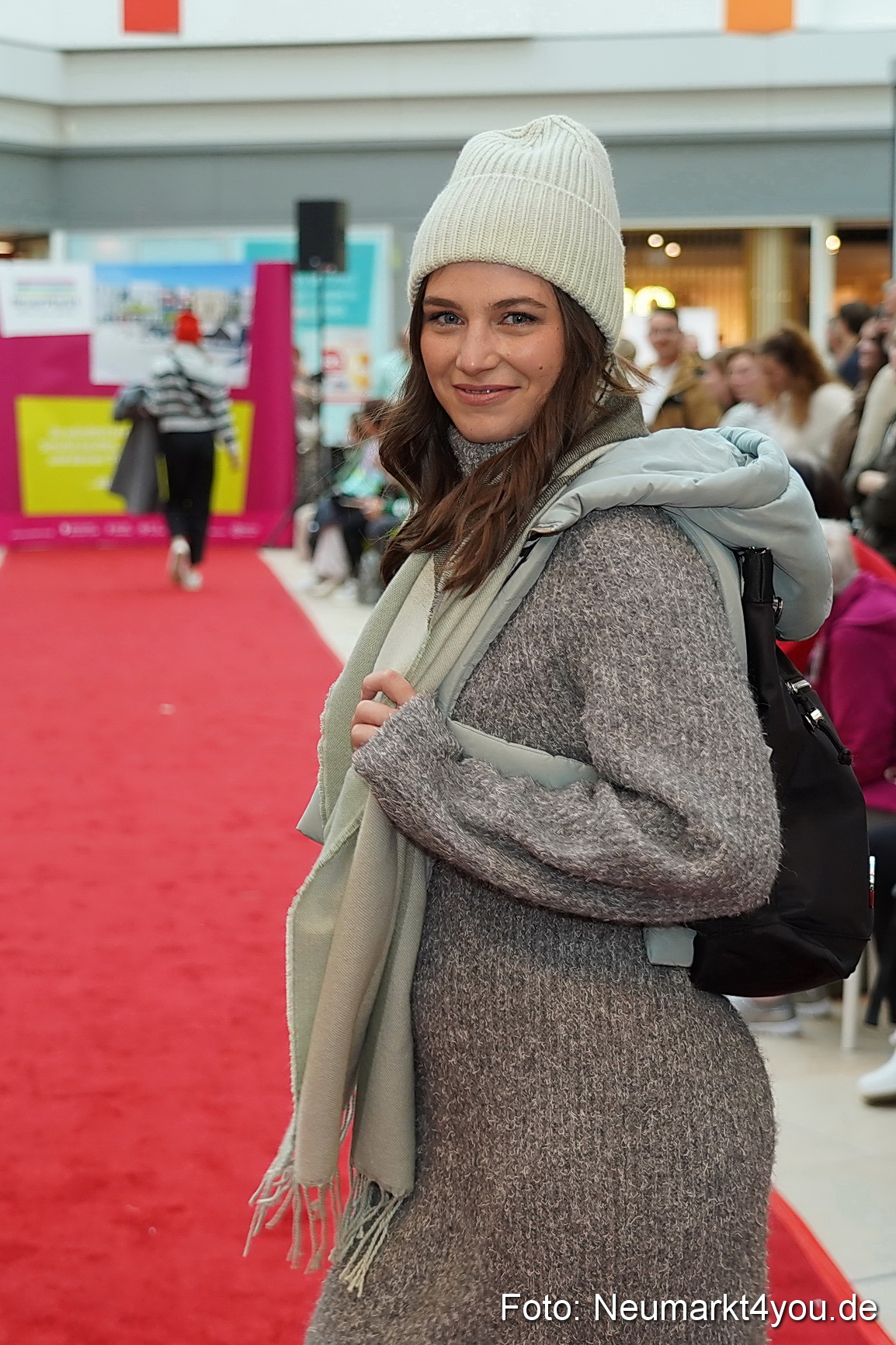 Herbstmodenschau NeuerMarkt 2024 0121