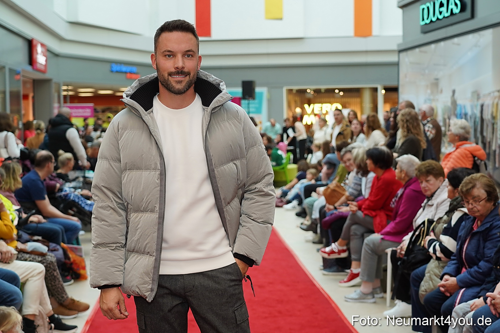 Herbstmodenschau NeuerMarkt 2024 0123