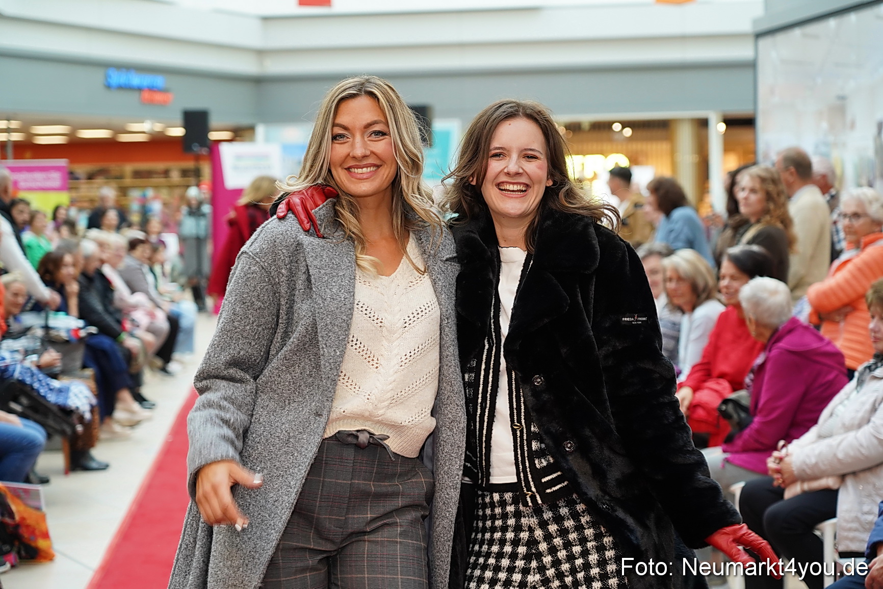 Herbstmodenschau NeuerMarkt 2024 0129