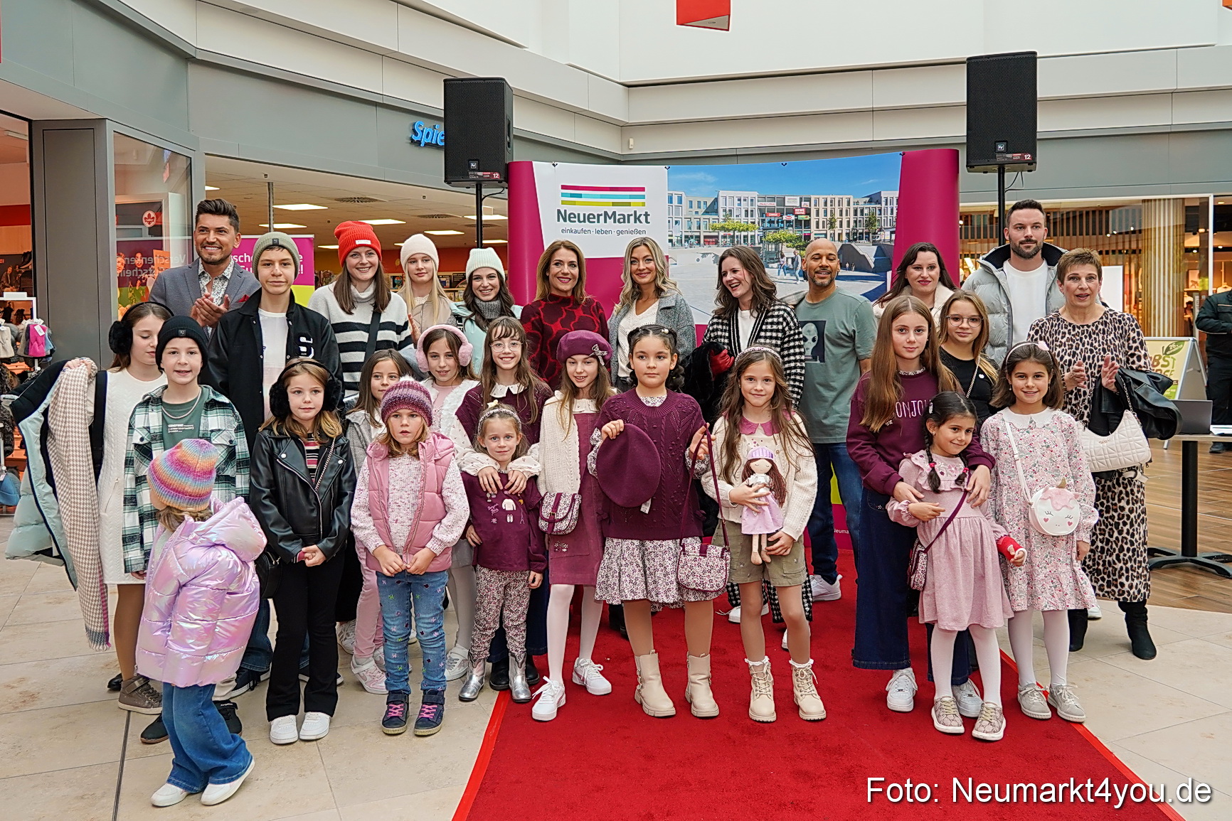 Herbstmodenschau NeuerMarkt 2024 0131