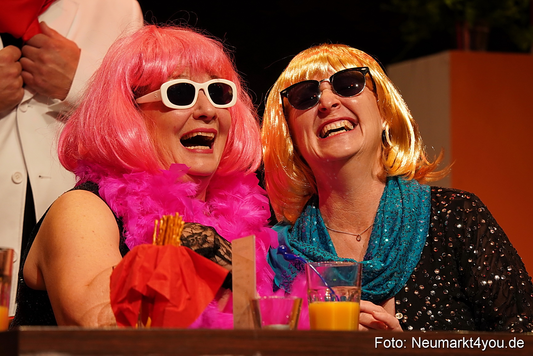 Leberkaes und rote Strapse 2024 0001