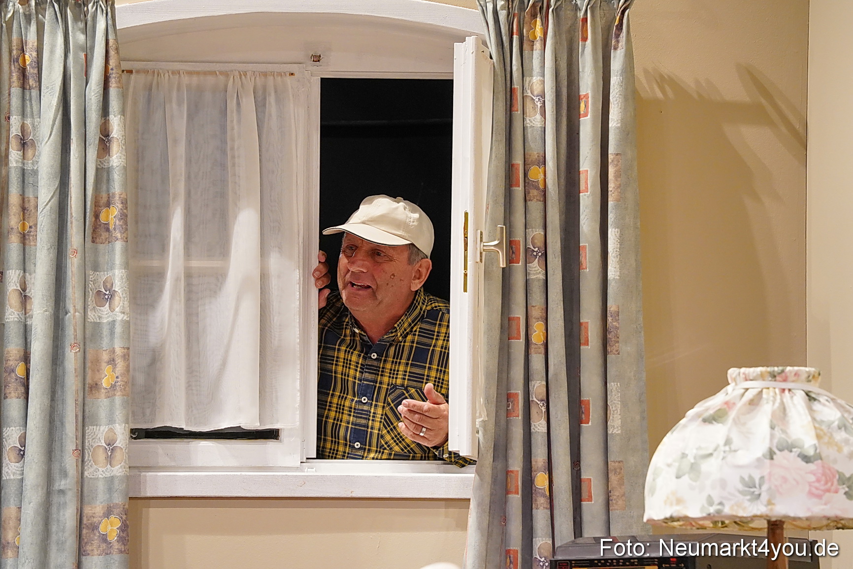 Leberkaes und rote Strapse 2024 0012