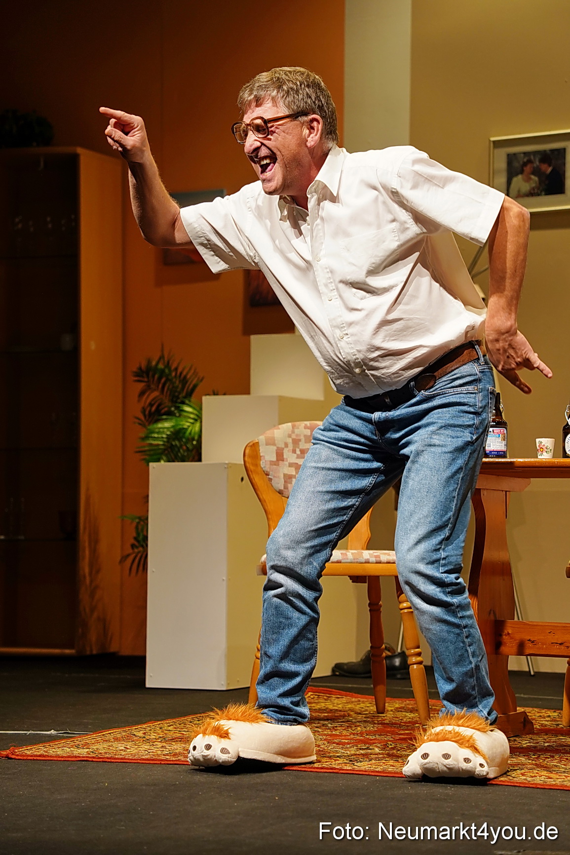 Leberkaes und rote Strapse 2024 0039