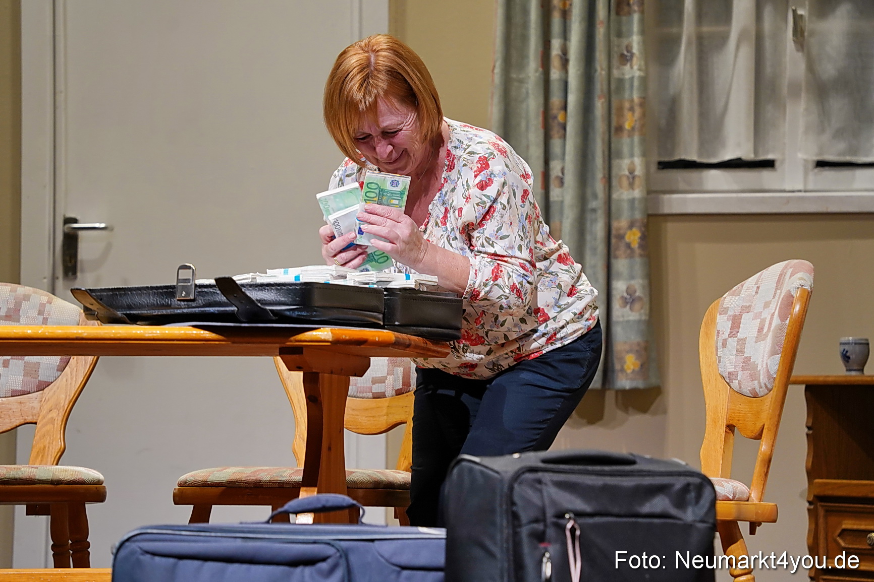 Leberkaes und rote Strapse 2024 0044