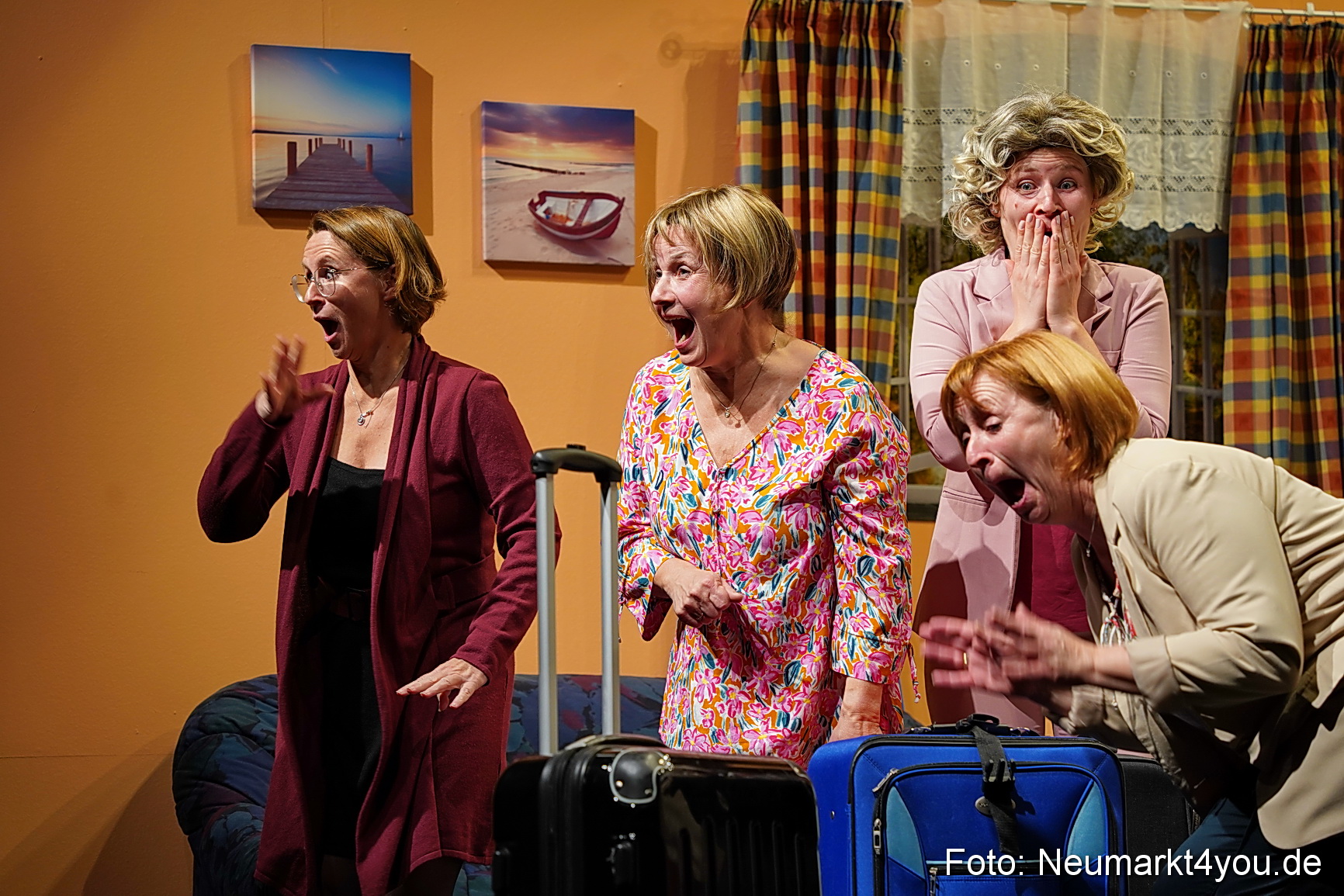 Leberkaes und rote Strapse 2024 0055