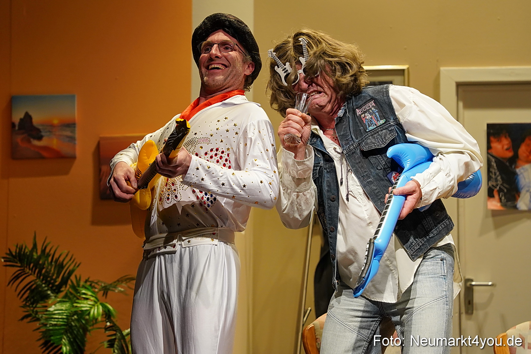 Leberkaes und rote Strapse 2024 0069