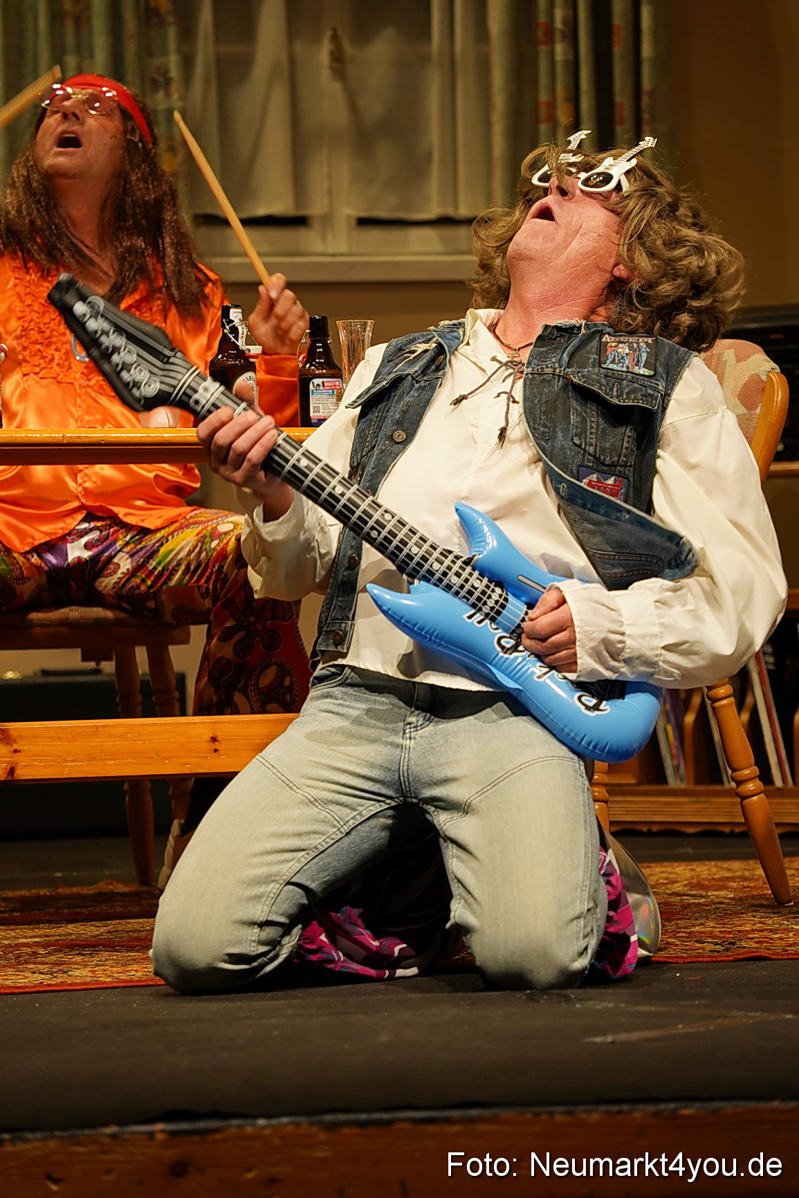 Leberkaes und rote Strapse 2024 0073