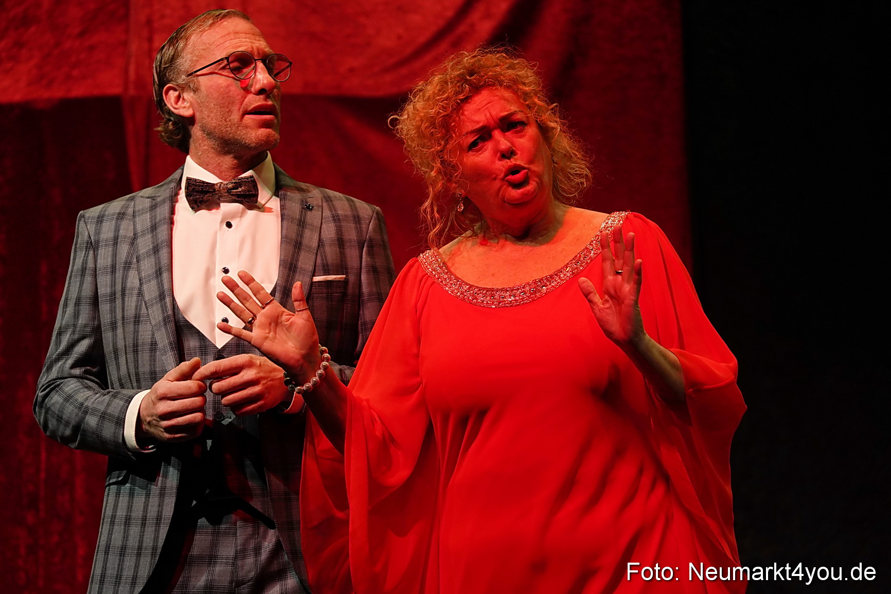 Leberkaes und rote Strapse 2024 0082