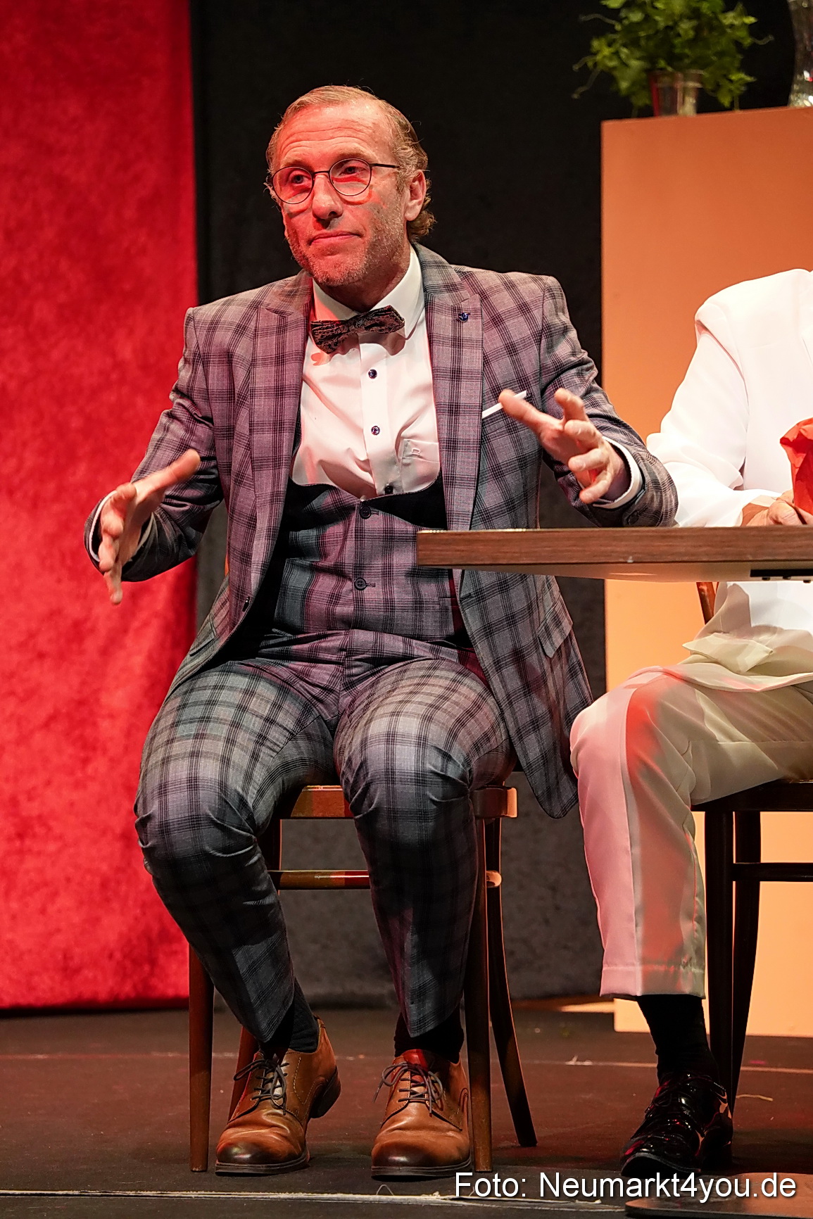 Leberkaes und rote Strapse 2024 0089