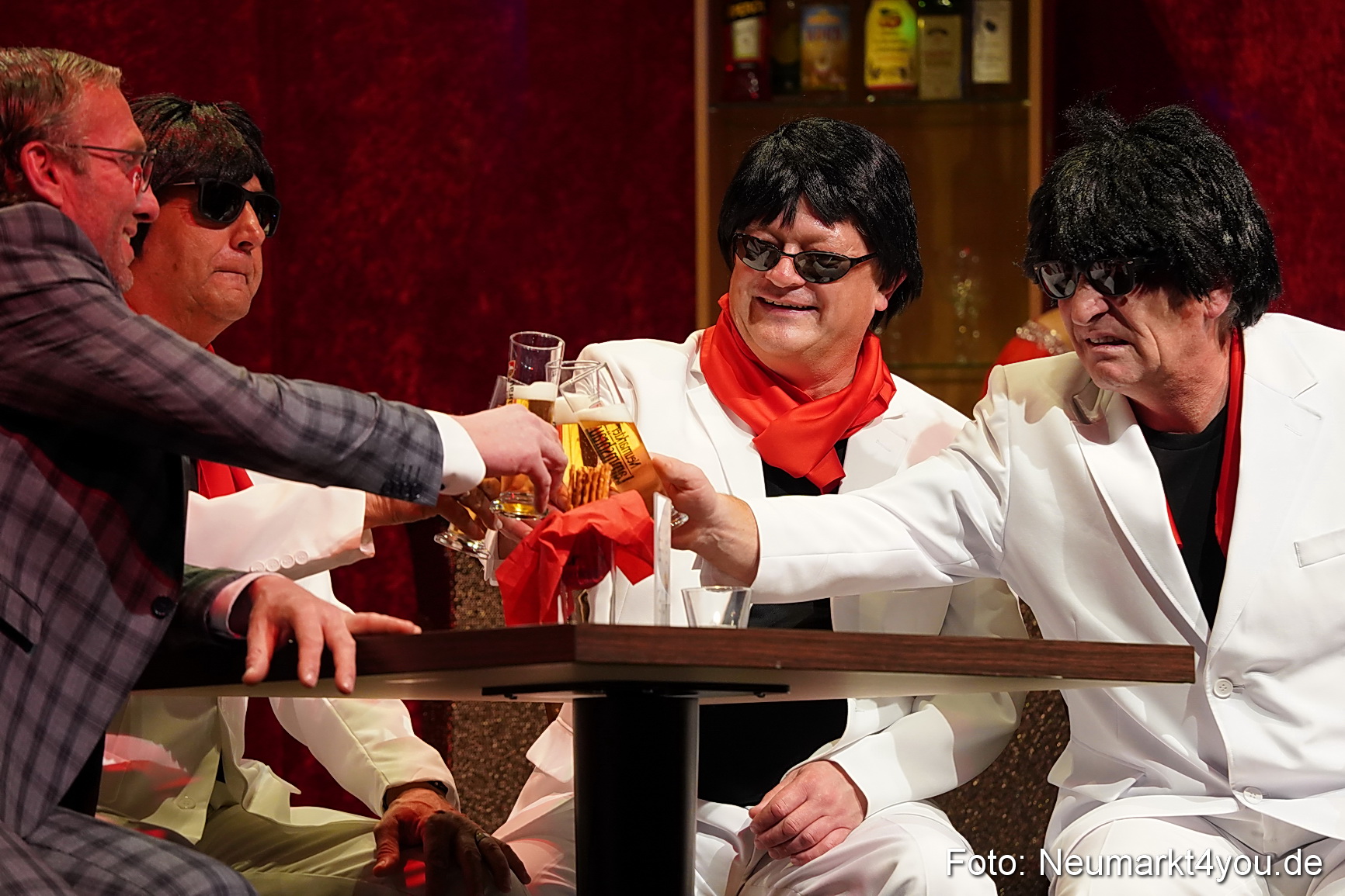 Leberkaes und rote Strapse 2024 0090