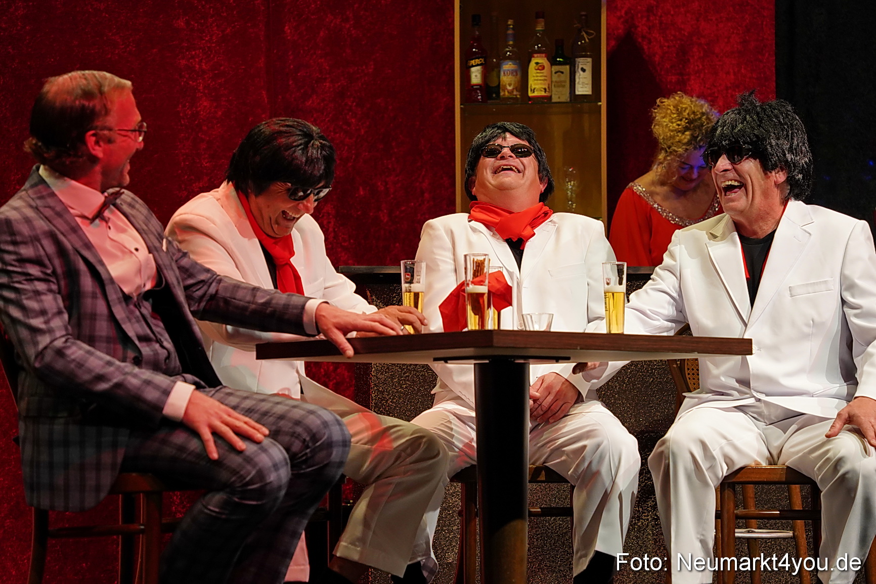 Leberkaes und rote Strapse 2024 0091