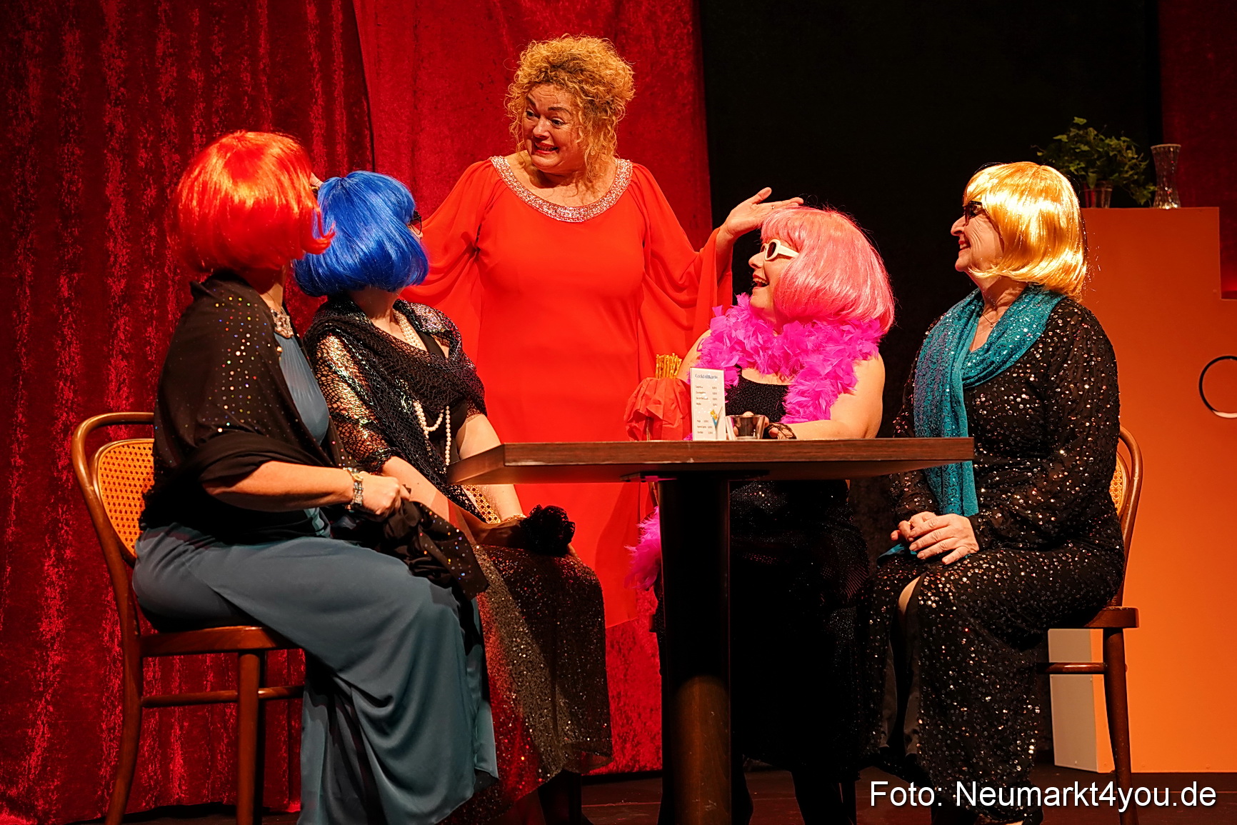 Leberkaes und rote Strapse 2024 0095