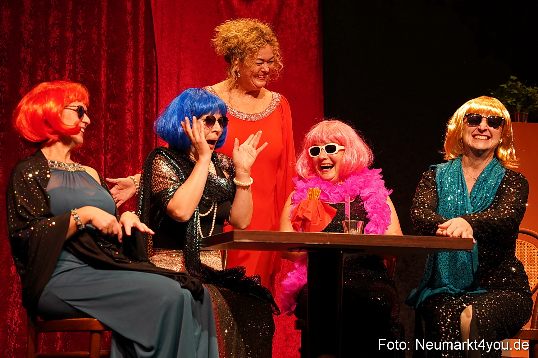 Leberkaes und rote Strapse 2024 0096