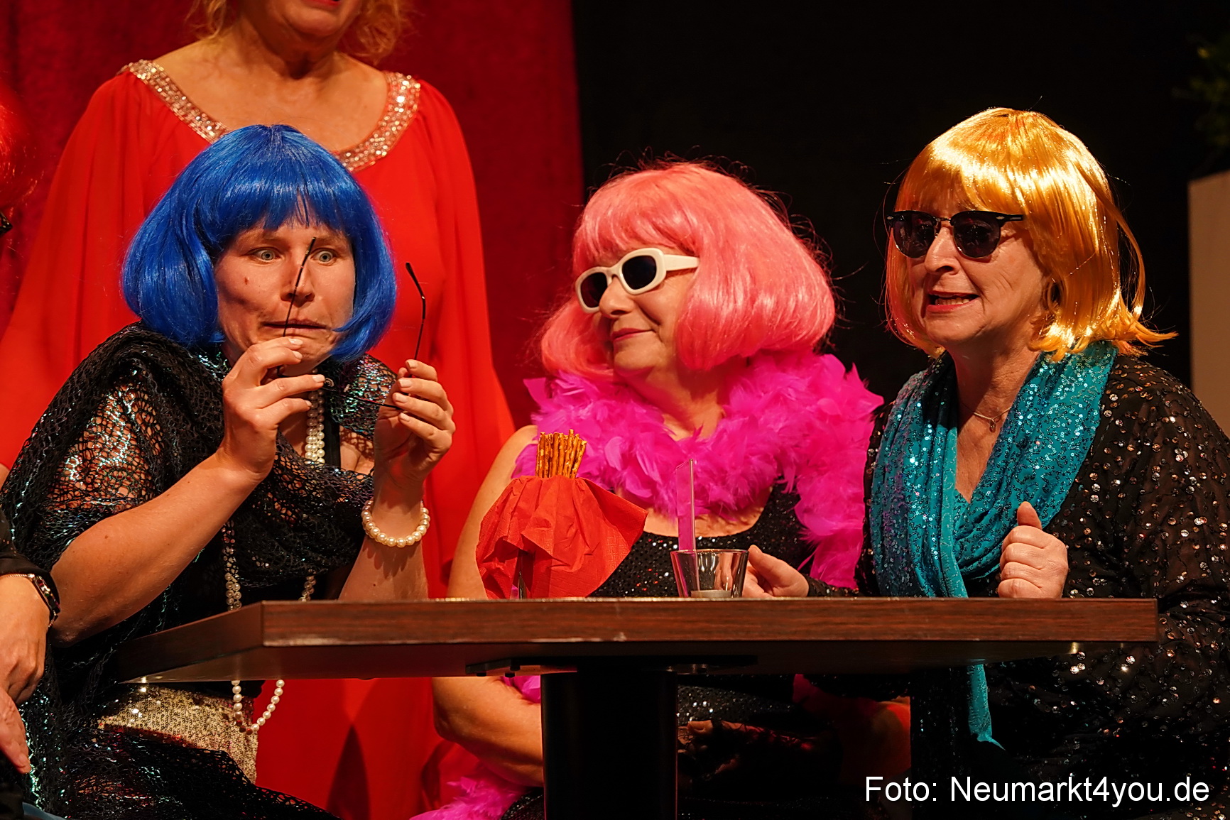 Leberkaes und rote Strapse 2024 0097