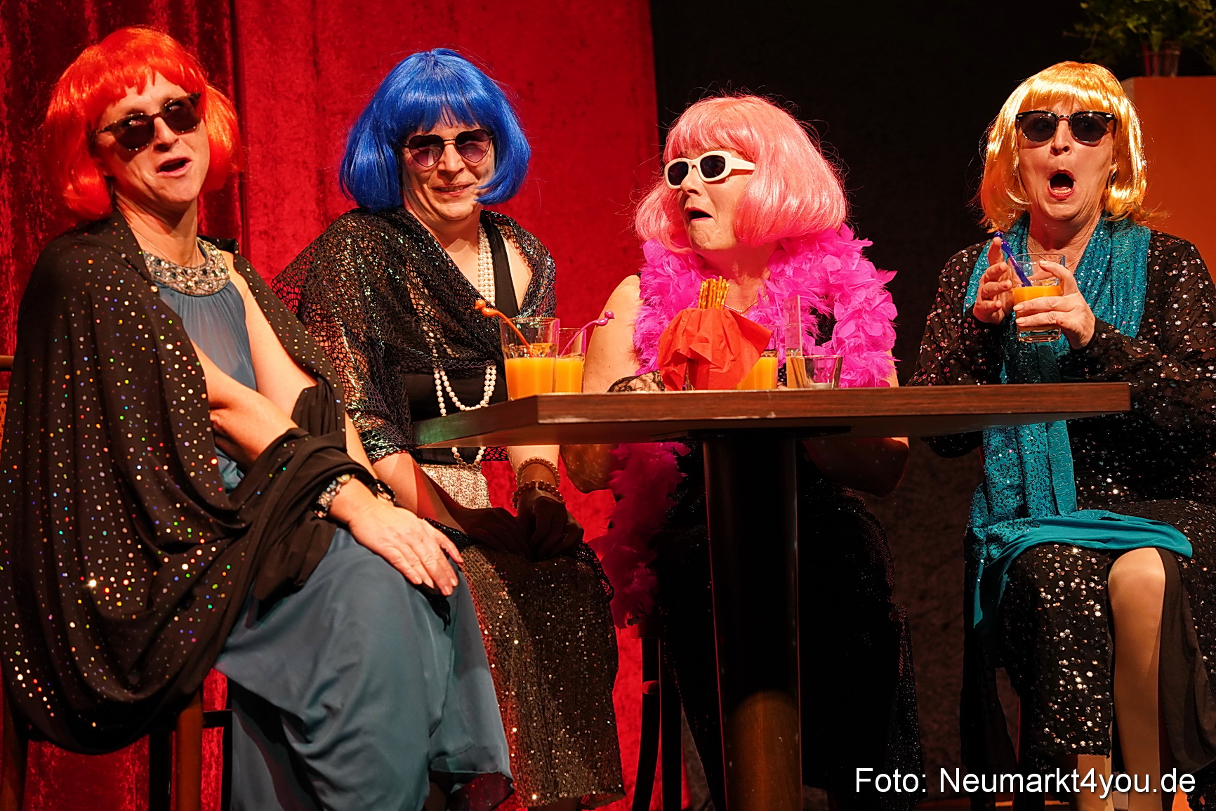 Leberkaes und rote Strapse 2024 0098