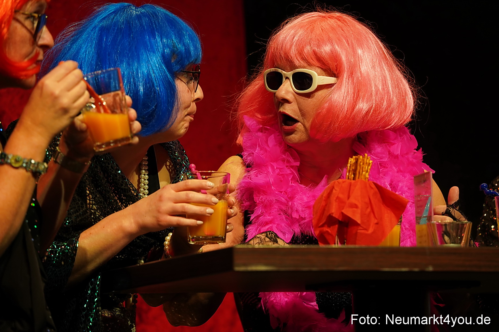 Leberkaes und rote Strapse 2024 0099