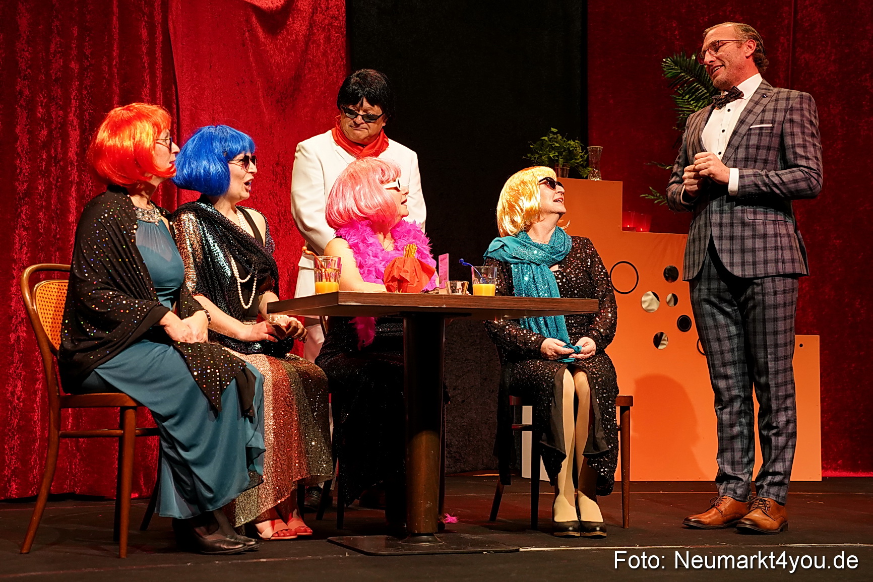 Leberkaes und rote Strapse 2024 0101