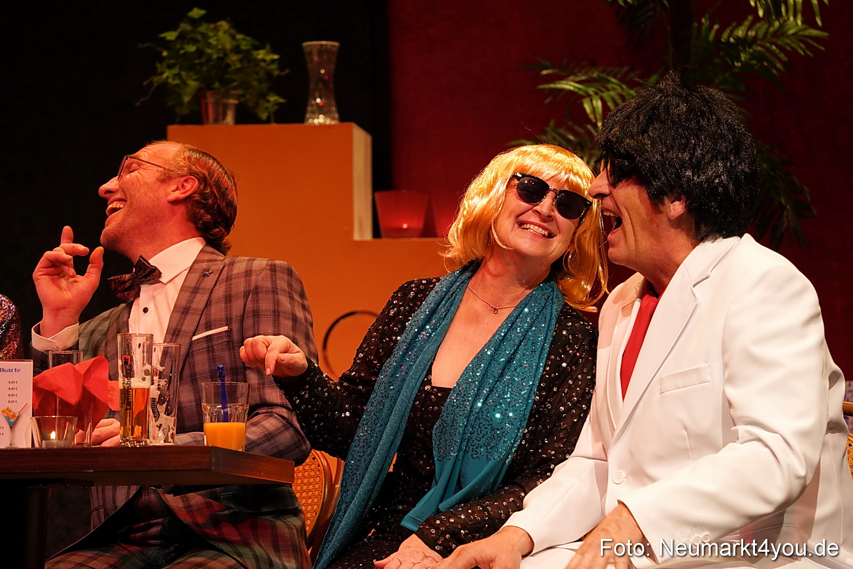 Leberkaes und rote Strapse 2024 0104