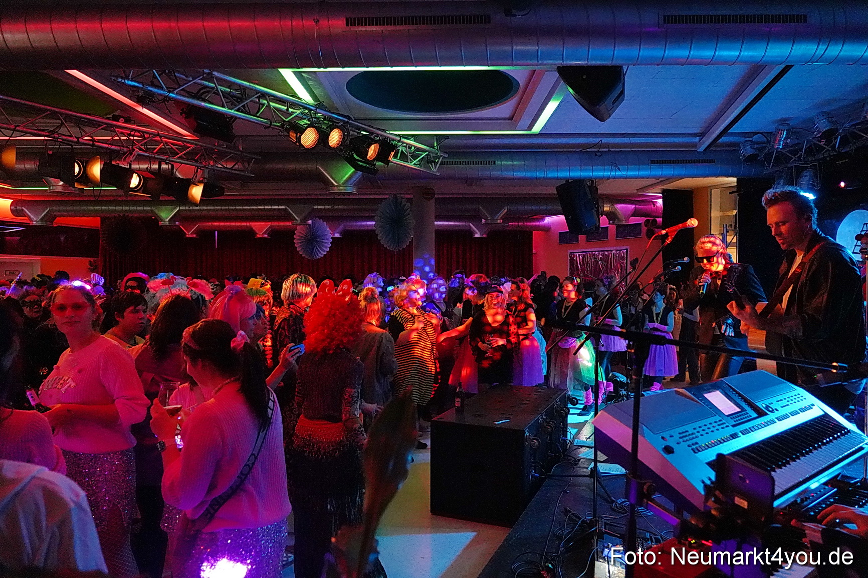 Weiberfasching Neumarkt 2024 0092