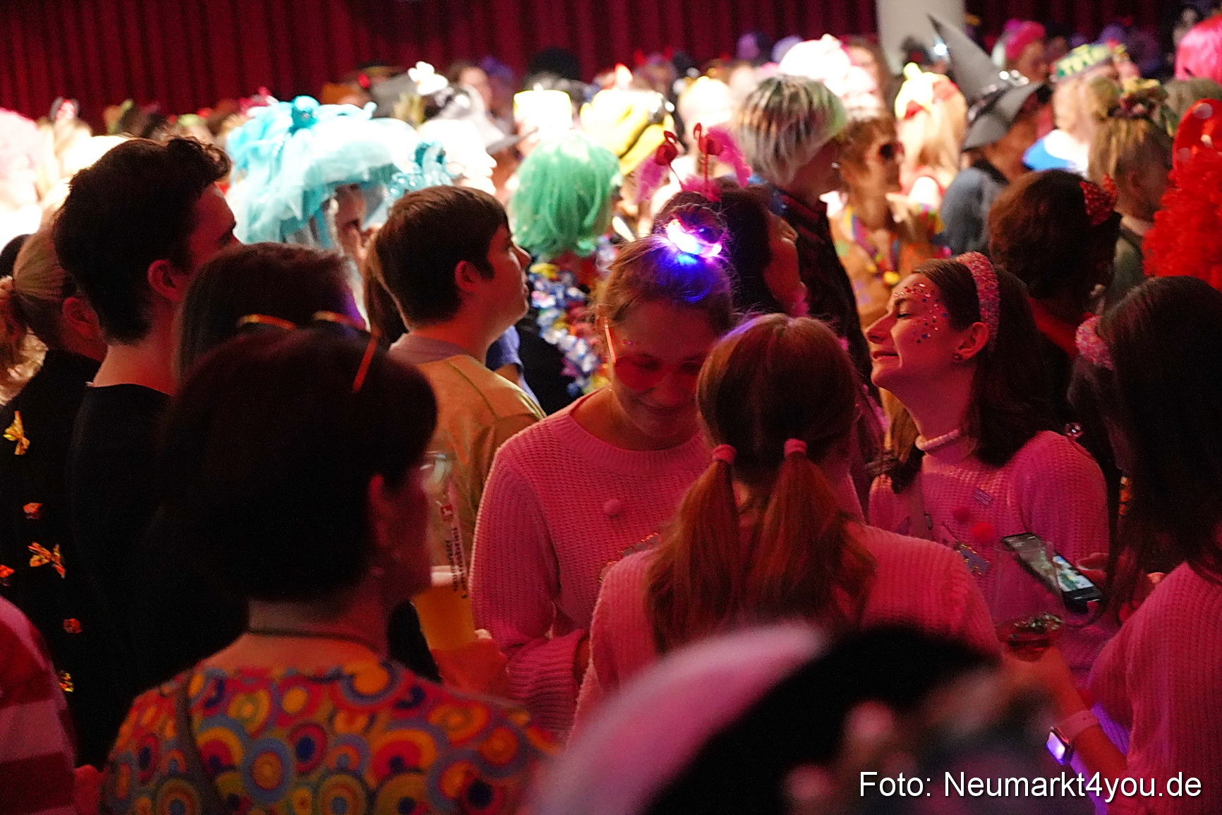 Weiberfasching Neumarkt 2024 0095