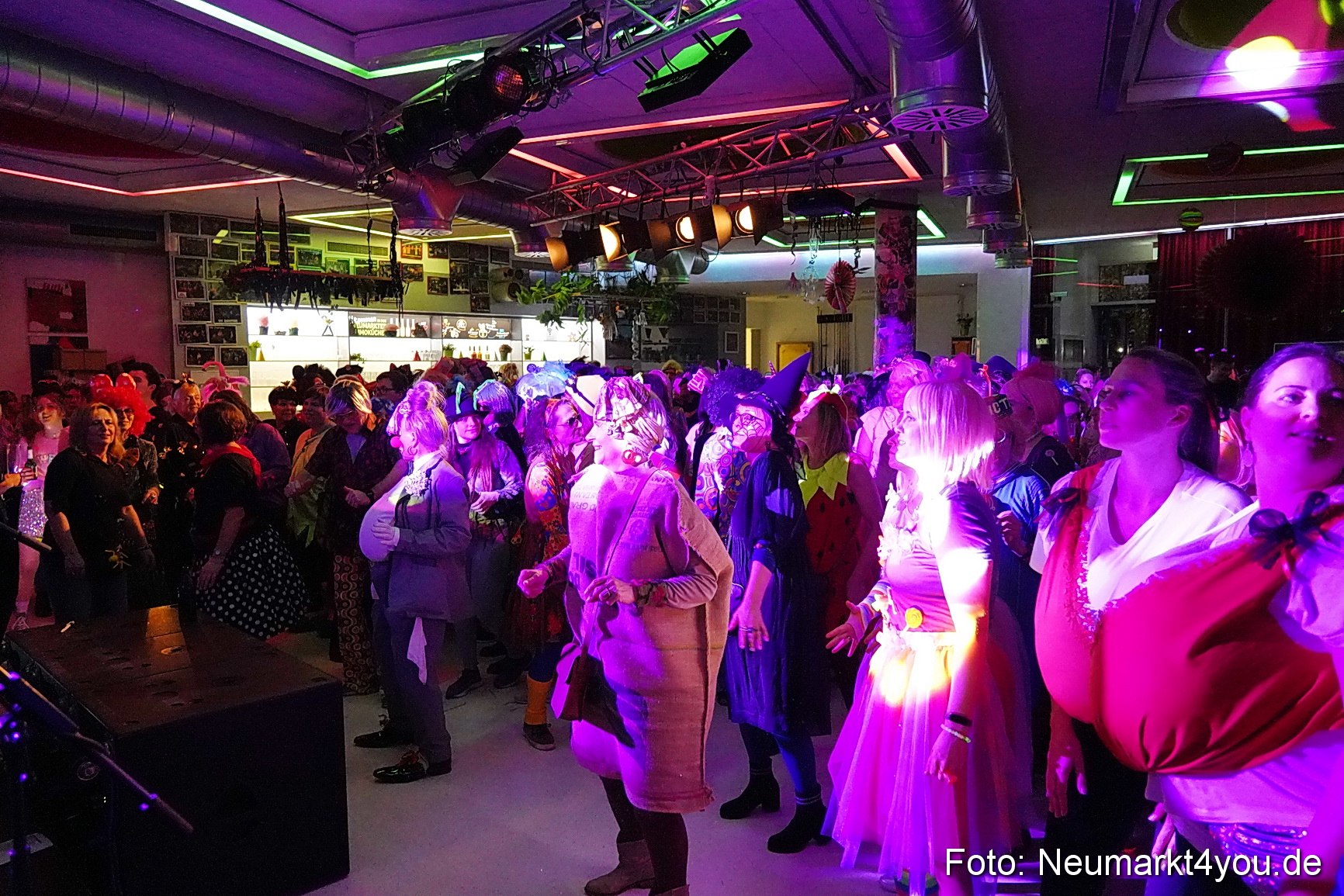 Weiberfasching Neumarkt 2024 0111