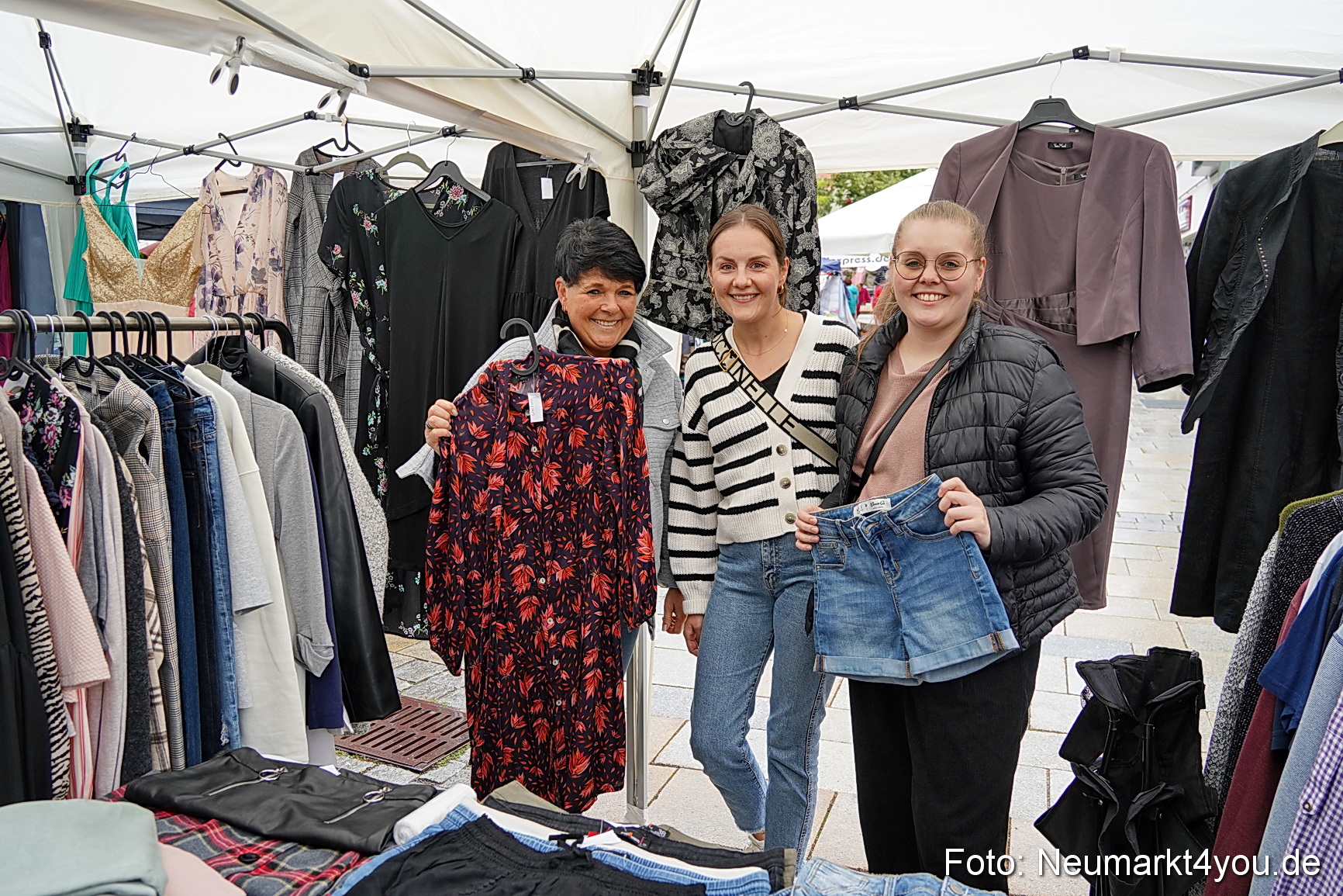 Altstadtflohmarkt Neumarkt 2025 0001