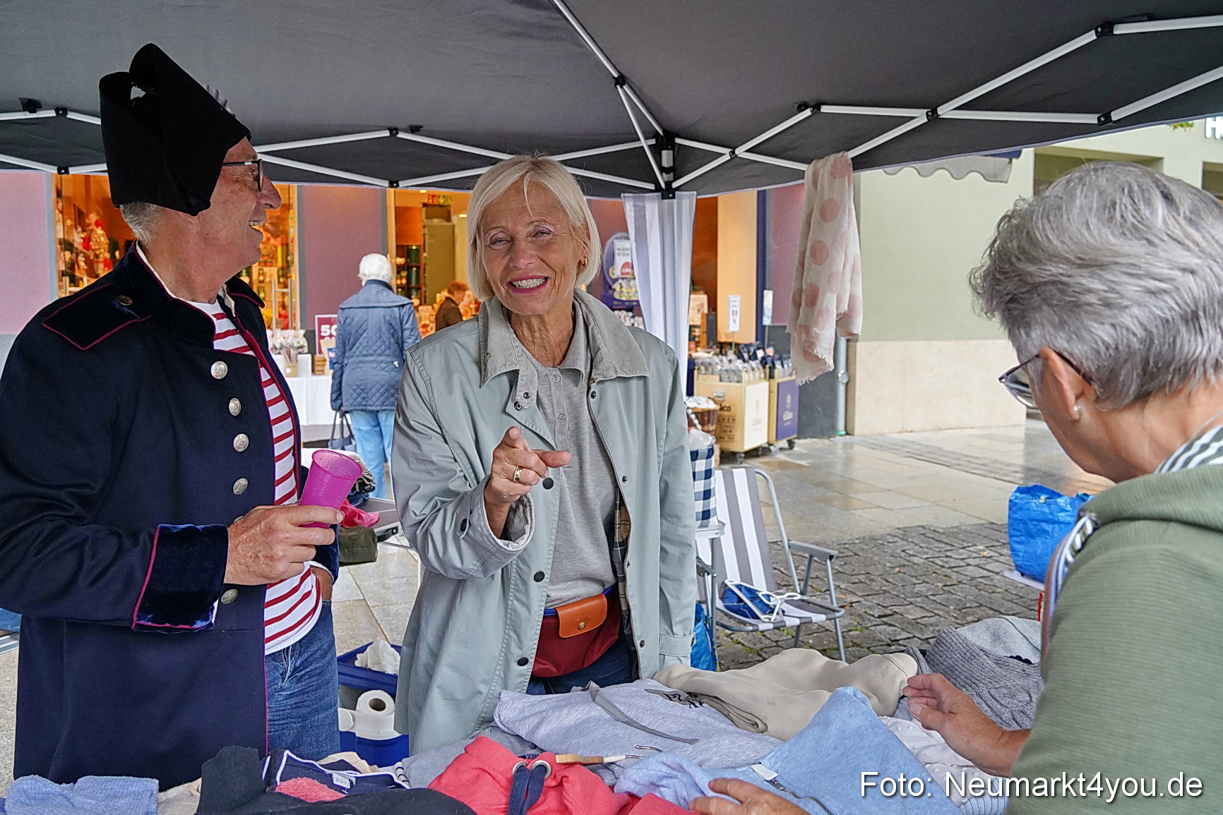 Altstadtflohmarkt Neumarkt 2025 0025