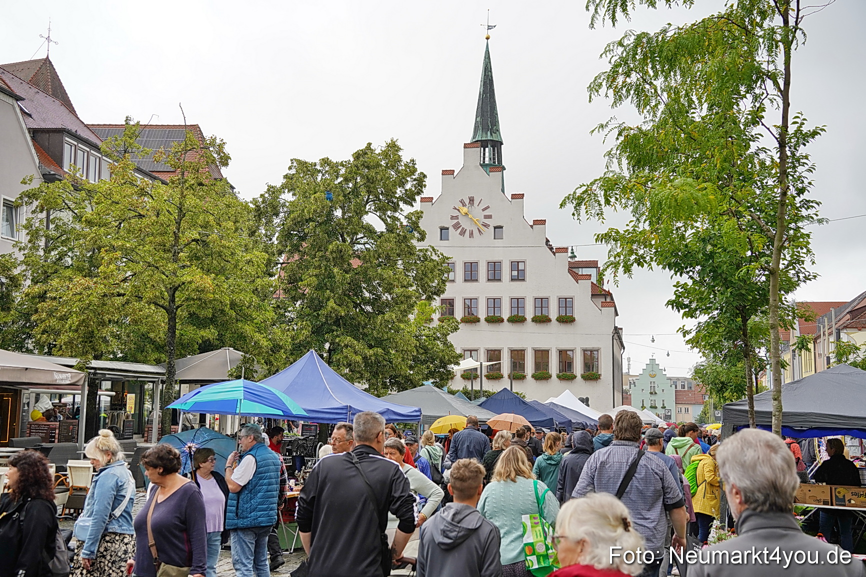 Altstadtflohmarkt Neumarkt 2025 0026