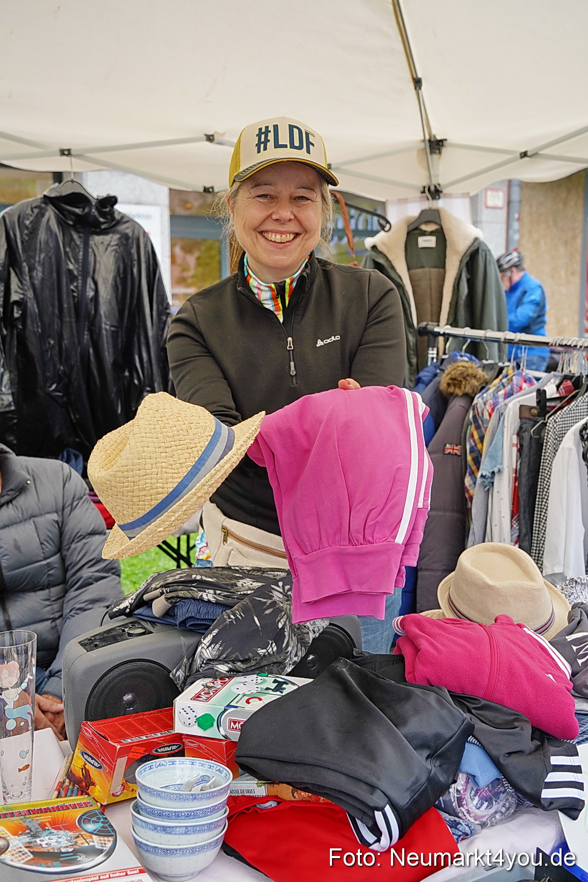 Altstadtflohmarkt Neumarkt 2025 0027