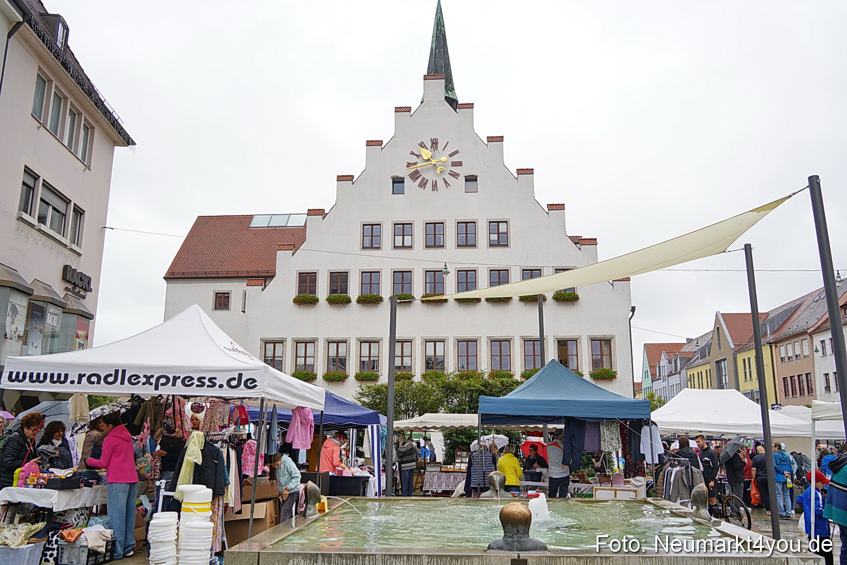 Altstadtflohmarkt Neumarkt 2025 0029