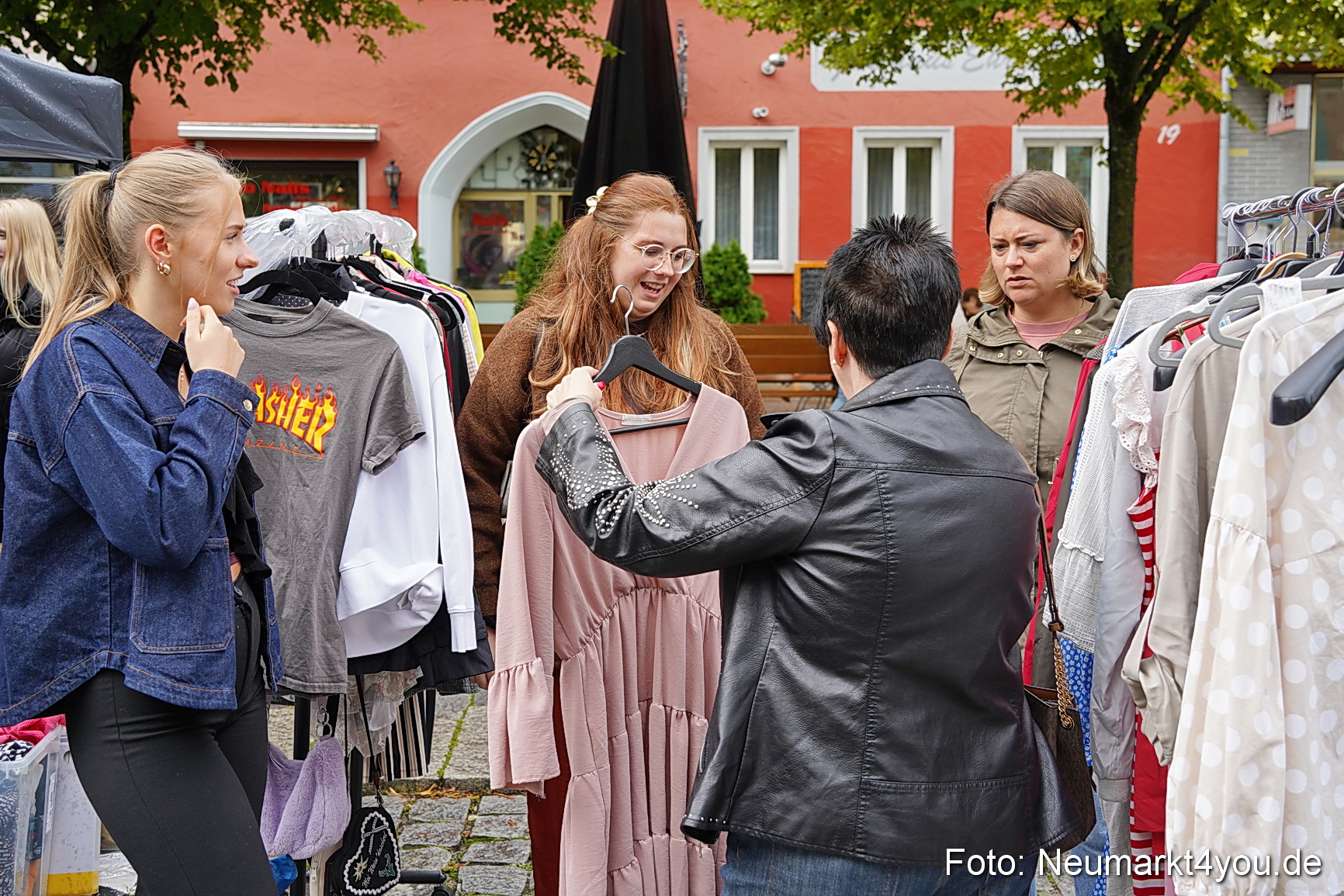 Altstadtflohmarkt Neumarkt 2025 0038