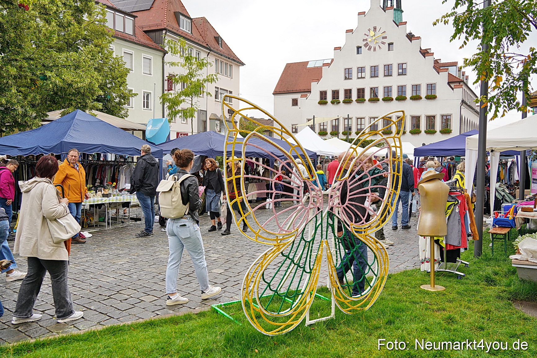 Altstadtflohmarkt Neumarkt 2025 0039
