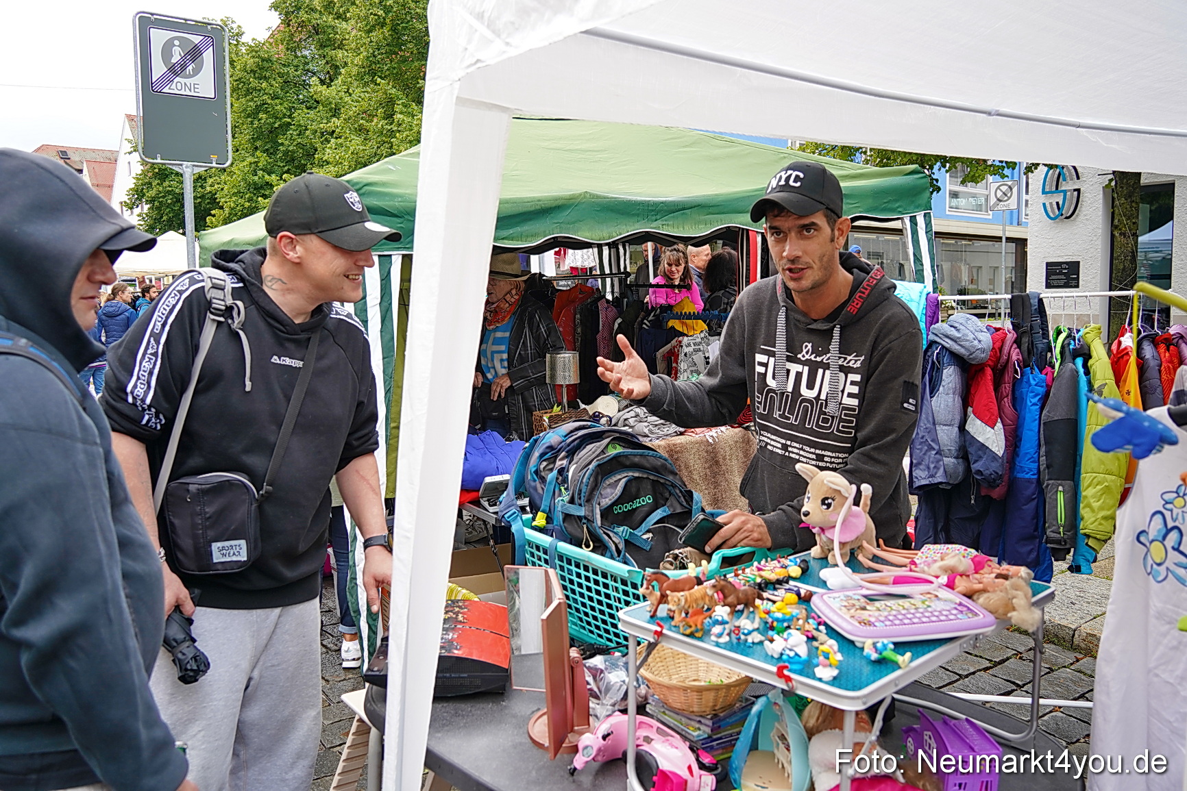 Altstadtflohmarkt Neumarkt 2025 0040