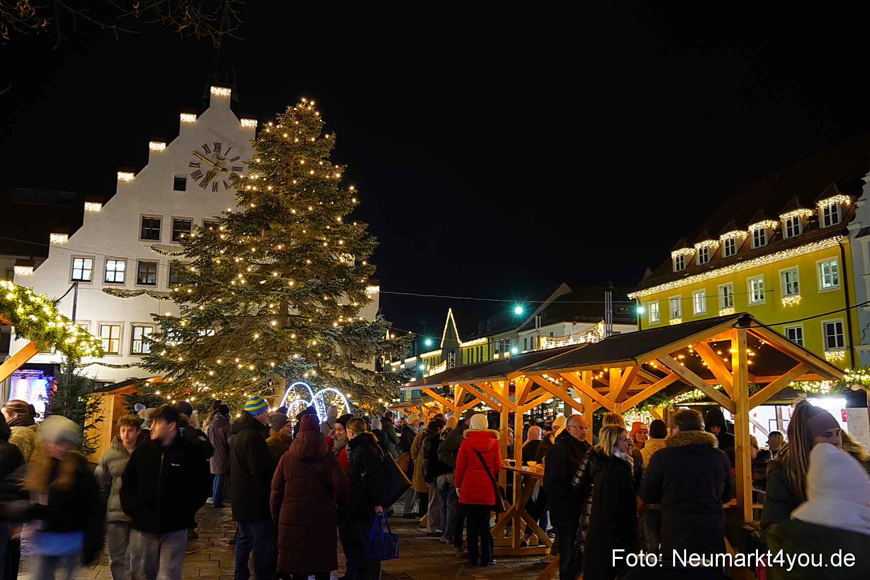 Eroeffnung Weihnachtsmarkt Neumarkt 2025 0003