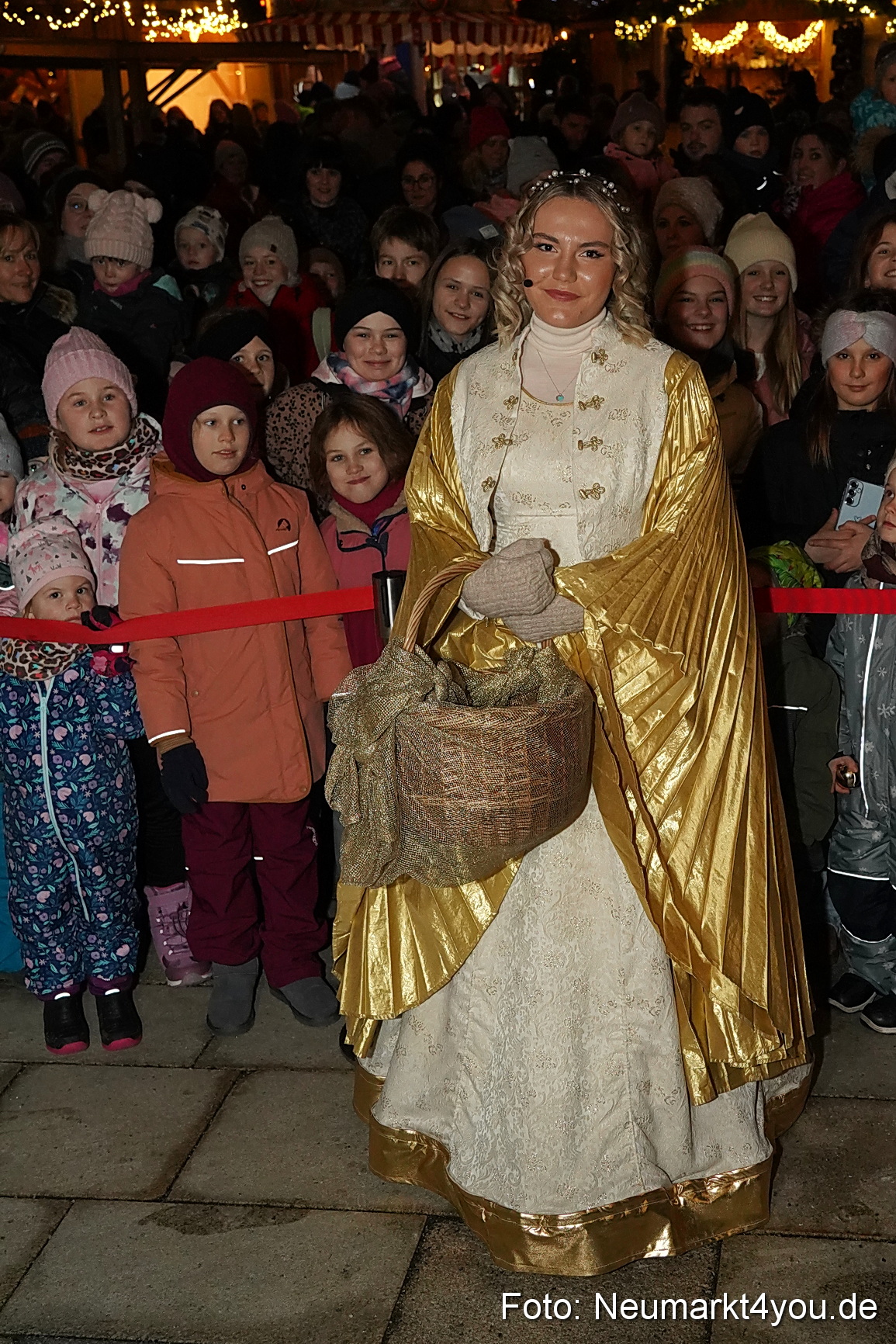 Eroeffnung Weihnachtsmarkt Neumarkt 2025 0006