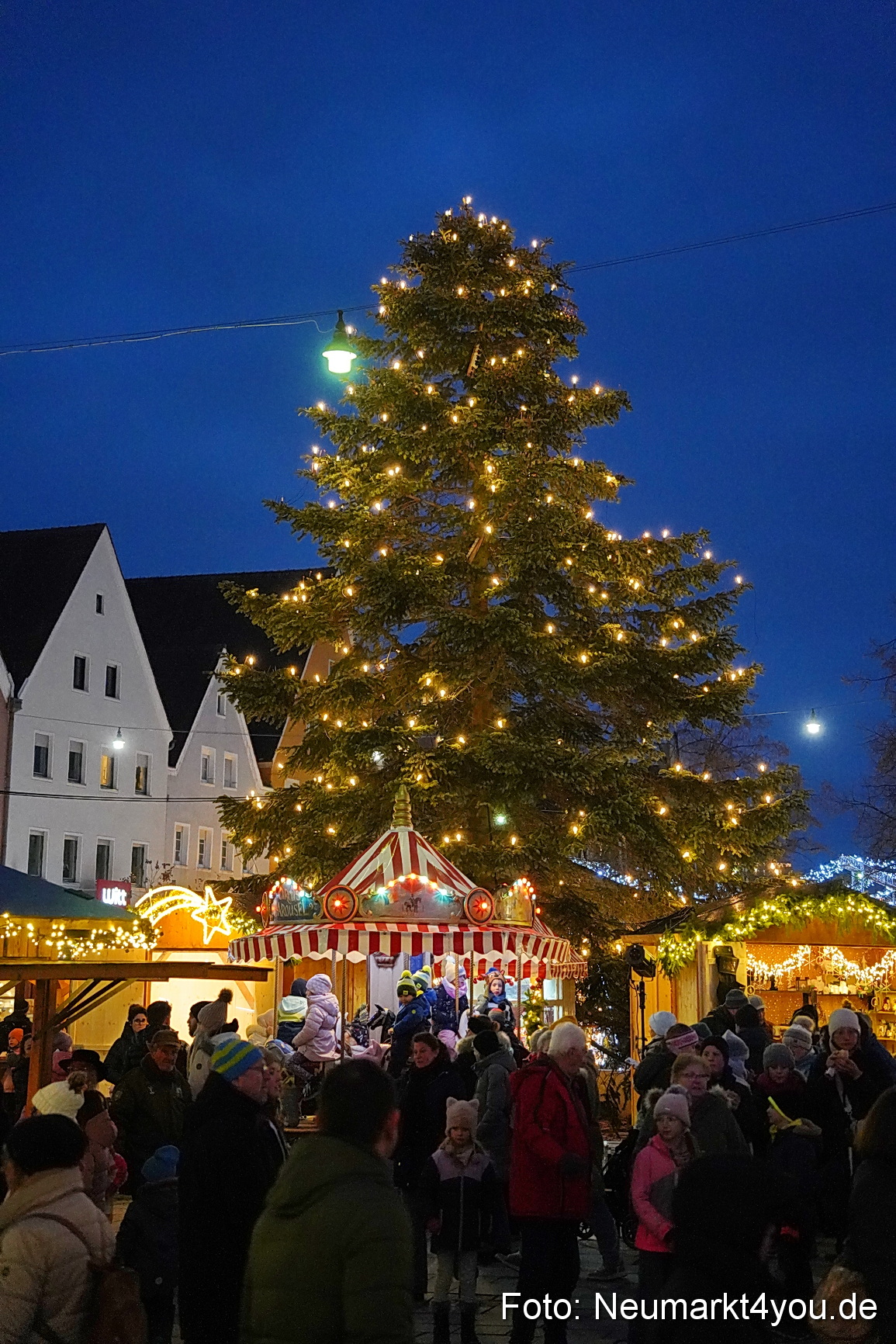 Eroeffnung Weihnachtsmarkt Neumarkt 2025 0018