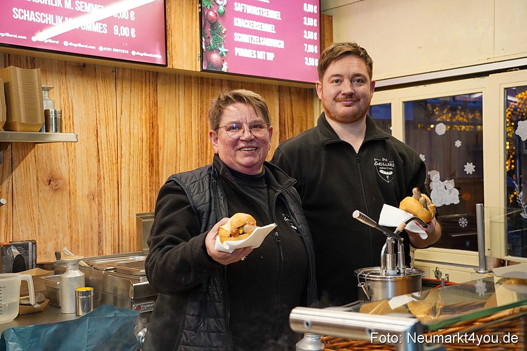 Eroeffnung Weihnachtsmarkt Neumarkt 2025 0019