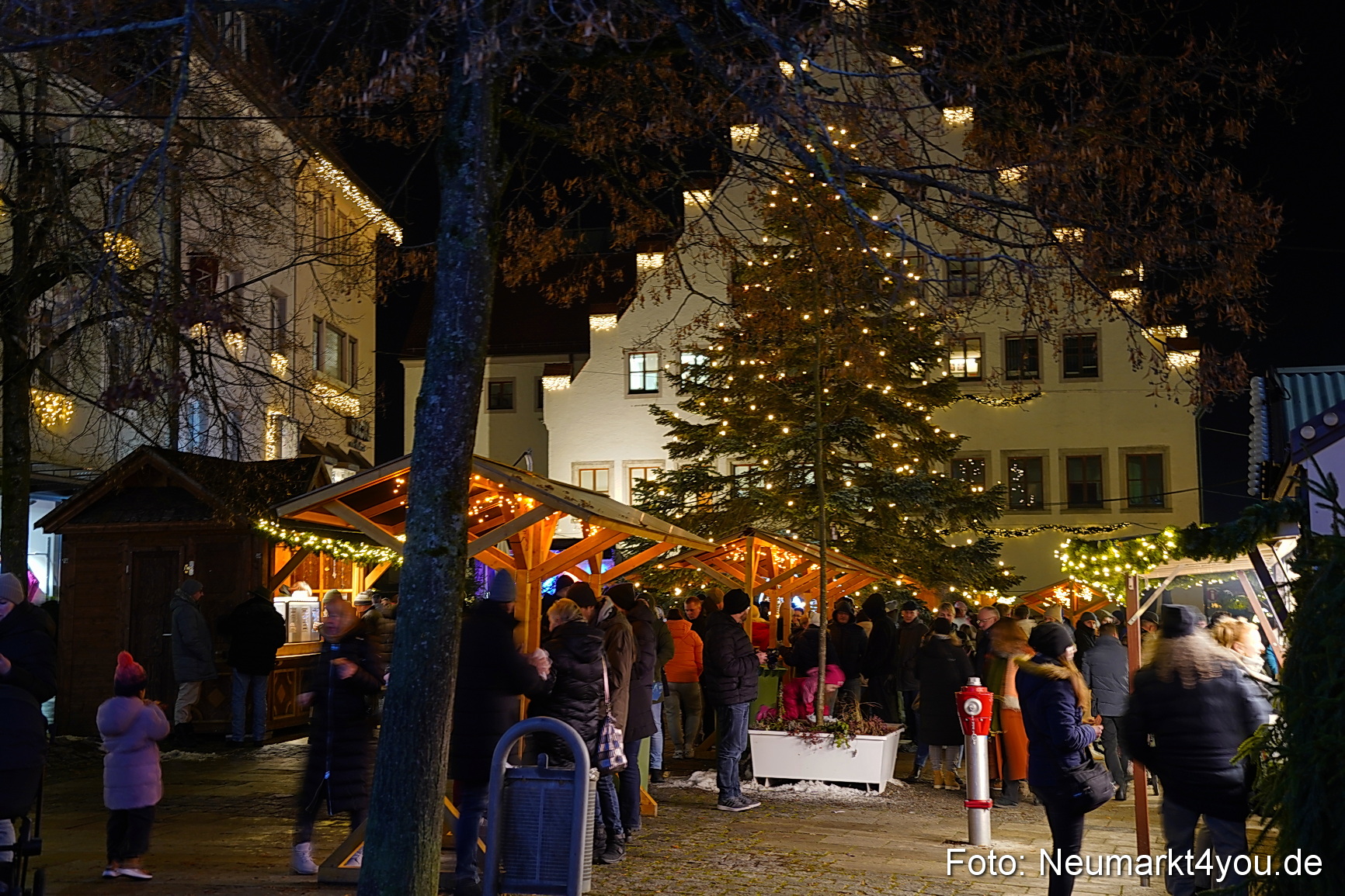 Eroeffnung Weihnachtsmarkt Neumarkt 2025 0036