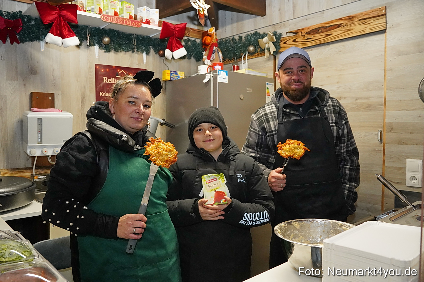 Eroeffnung Weihnachtsmarkt Neumarkt 2025 0040