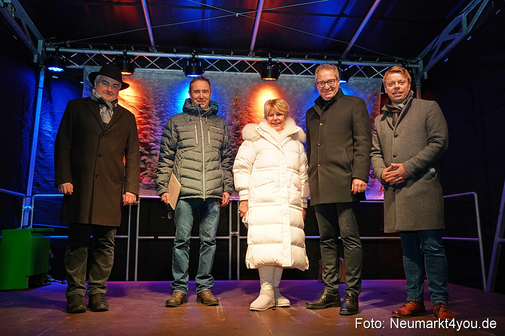 Eroeffnung Weihnachtsmarkt Neumarkt 2025 0045