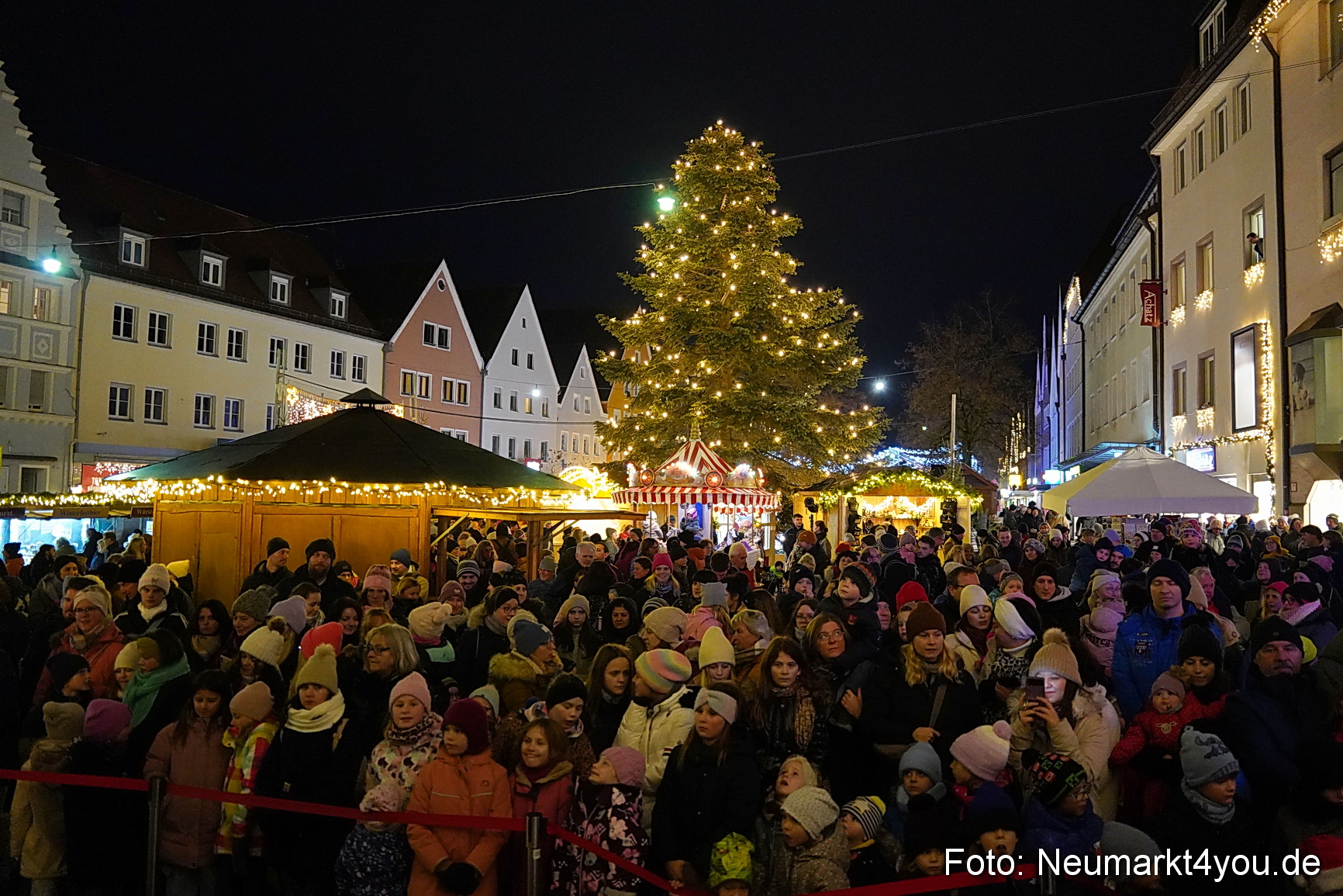 Eroeffnung Weihnachtsmarkt Neumarkt 2025 0047