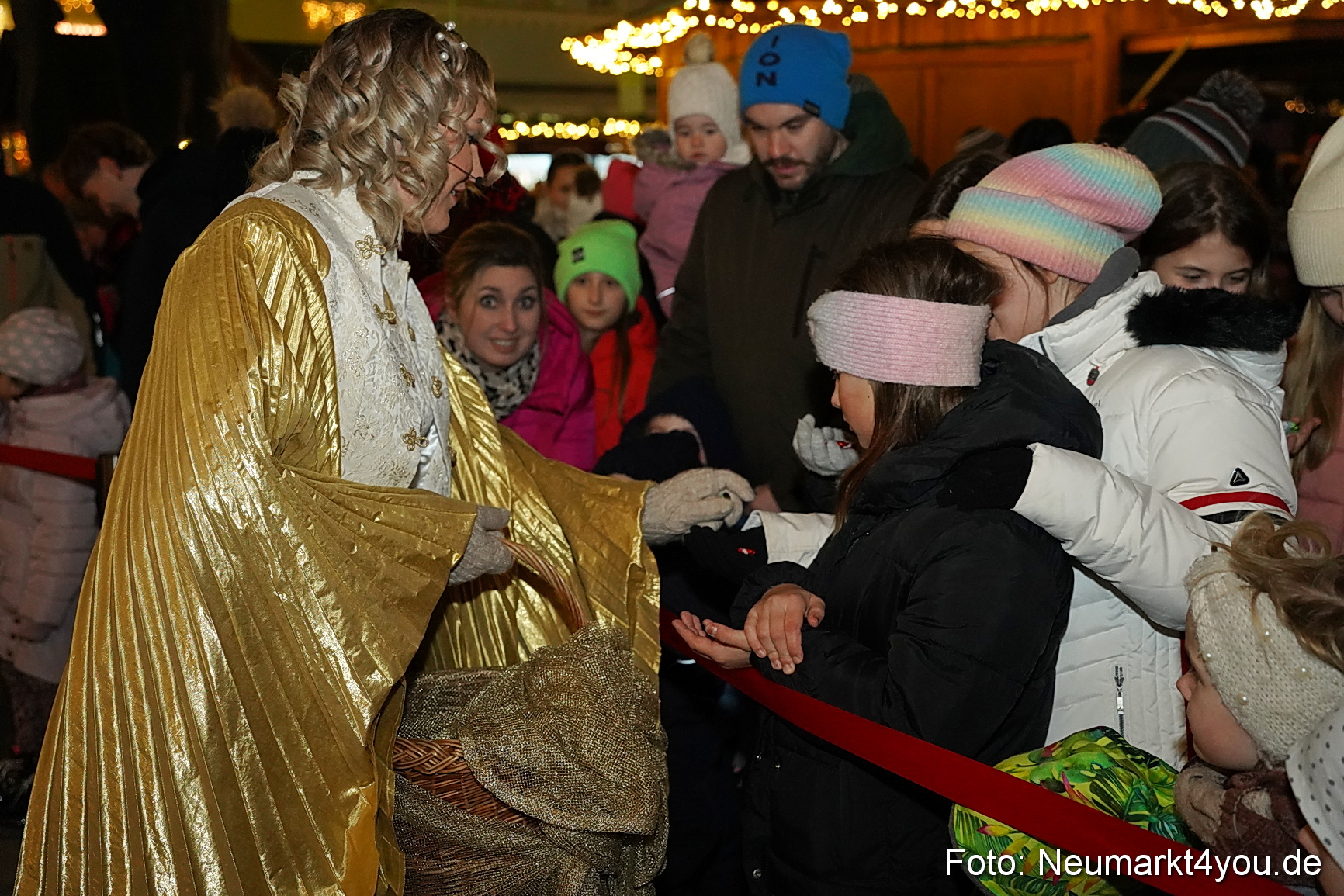 Eroeffnung Weihnachtsmarkt Neumarkt 2025 0048