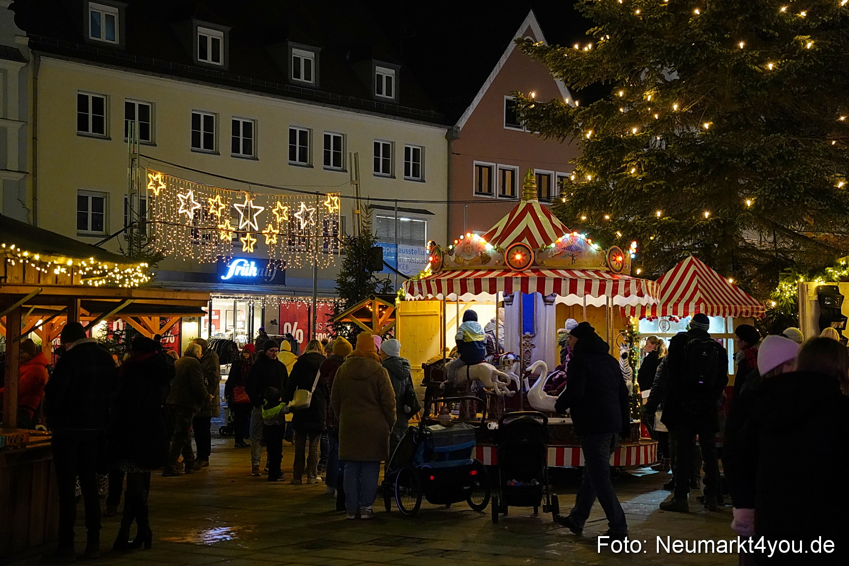 Eroeffnung Weihnachtsmarkt Neumarkt 2025 0051