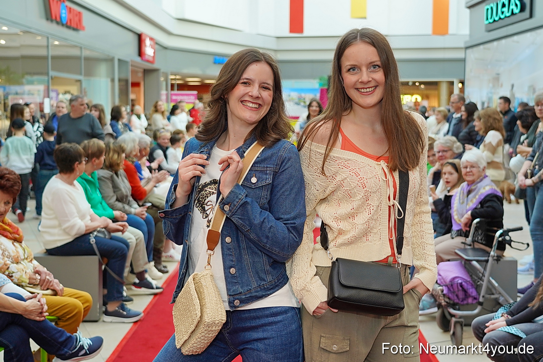 Modenschau NeuerMarkt Fruehling 2025 0004