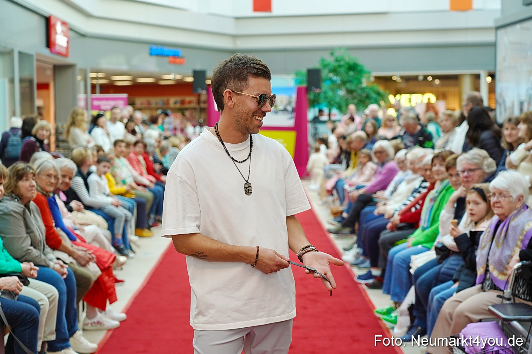 Modenschau NeuerMarkt Fruehling 2025 0012