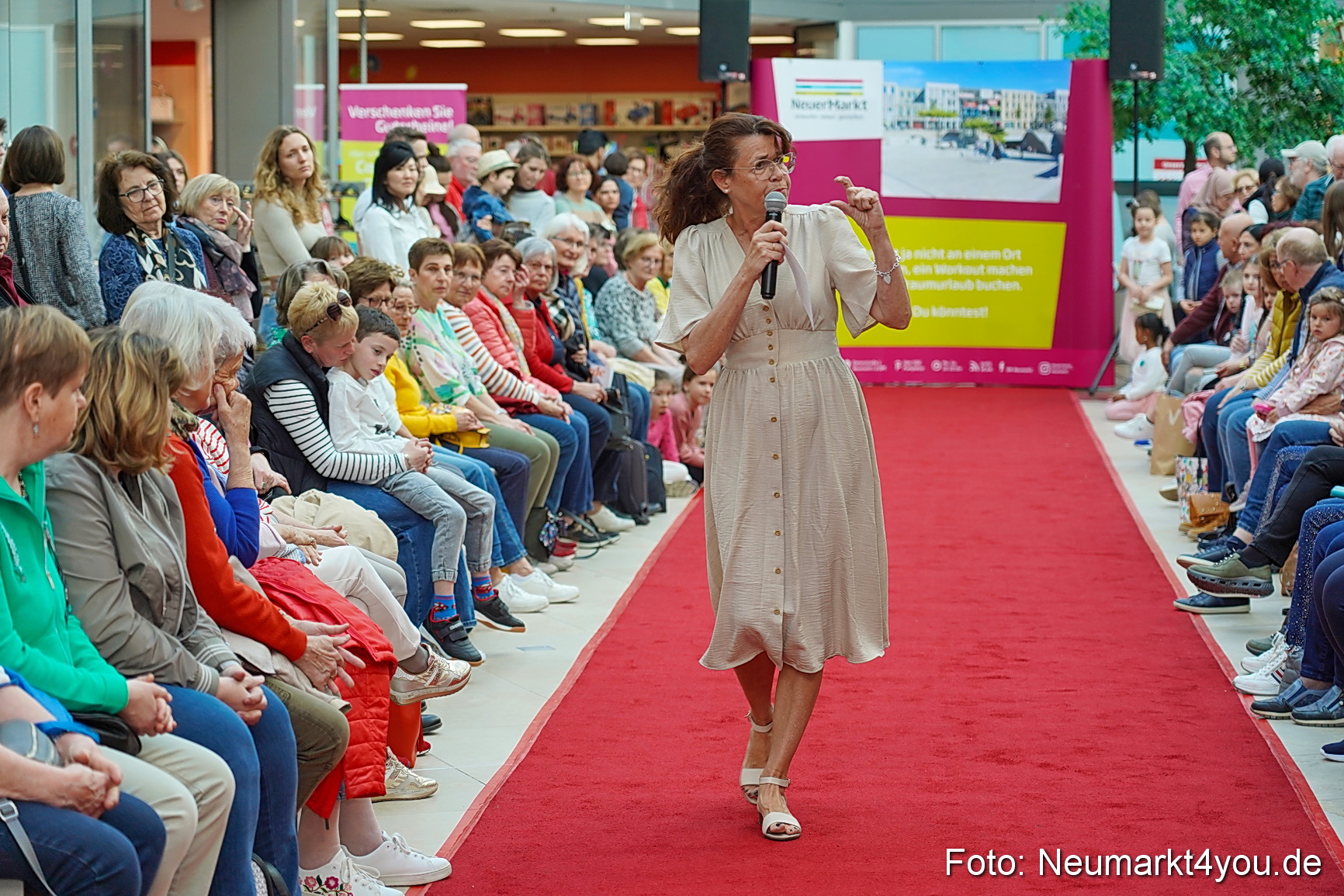 Modenschau NeuerMarkt Fruehling 2025 0018